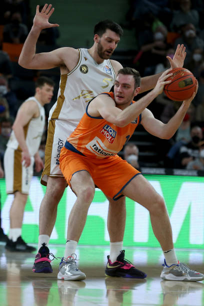 员哈雷尔与 员哈雷尔与