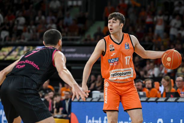 防线稳固的 防线稳固的